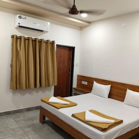 Ayodhya Bhavan - Near Dwarka Railway Station & Shree Dwarkadhish Temple Exterior photo